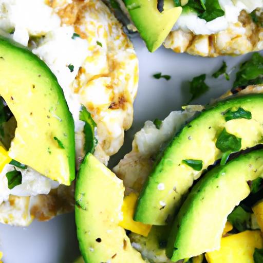 Crunchy Rice Cakes with Creamy Avocado: A Nutritious Twist